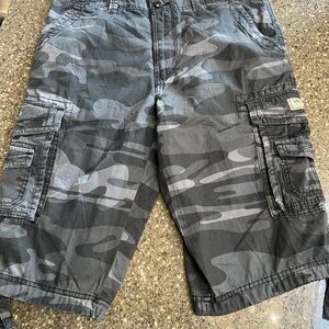 UNIONBAY Men's Gray Camo Cargo Shorts Size 32 Summer Spring Camping Fishing Hike